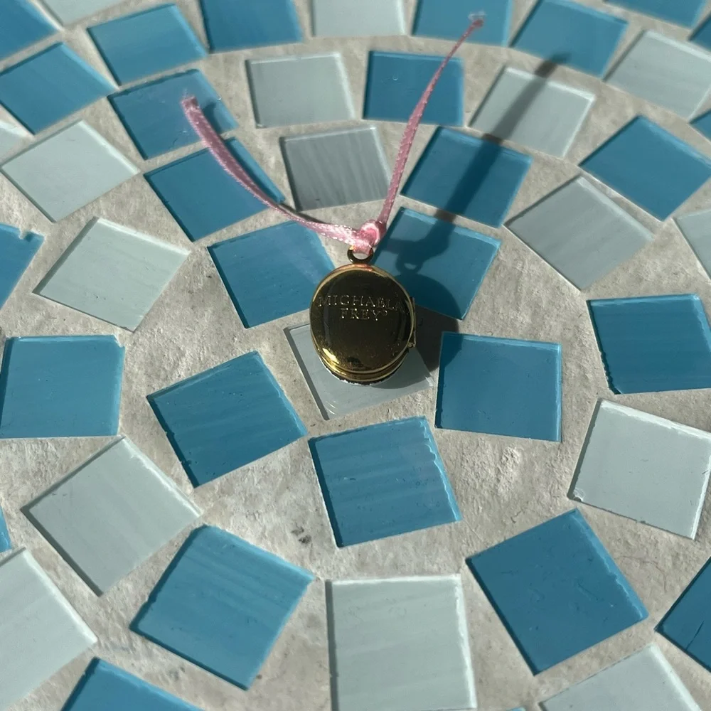 Michaela Frey Floral Pink locket pendant - Picture 4 of 5